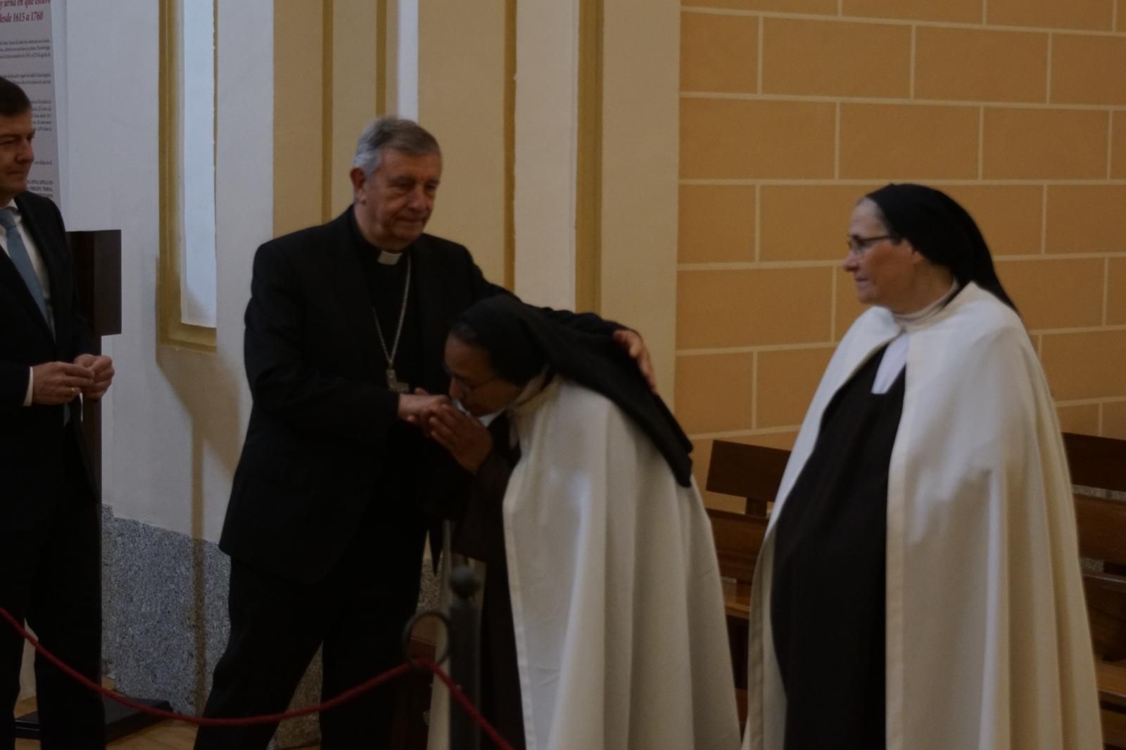 apertura-de-la-basilica-de-la-anunciacion-para-venerar-el-cuerpo-de-santa-teresa-en-alba-de-tormes-fotos-juanes-32
