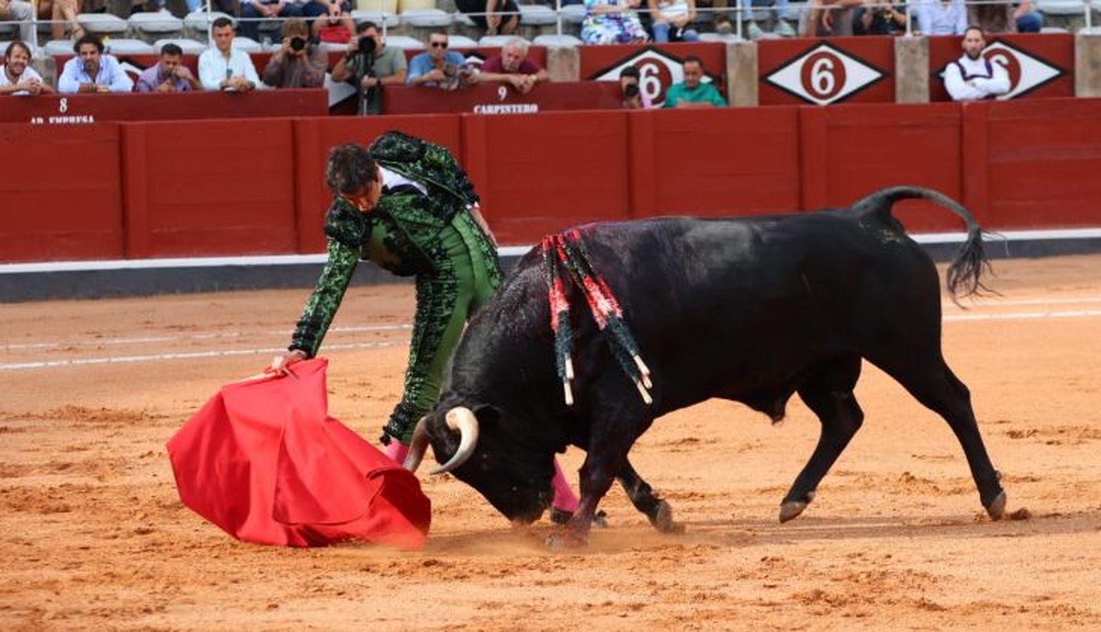 Miguel Ángel Perera con 'Españolito' del Vellosino. Foto Andrea M.