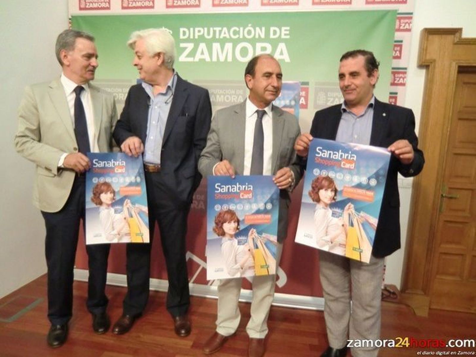 Los comercios sortearán 20 tarjetas de 100 euros Los comercios sortearán 20 tarjetas de 100 euros