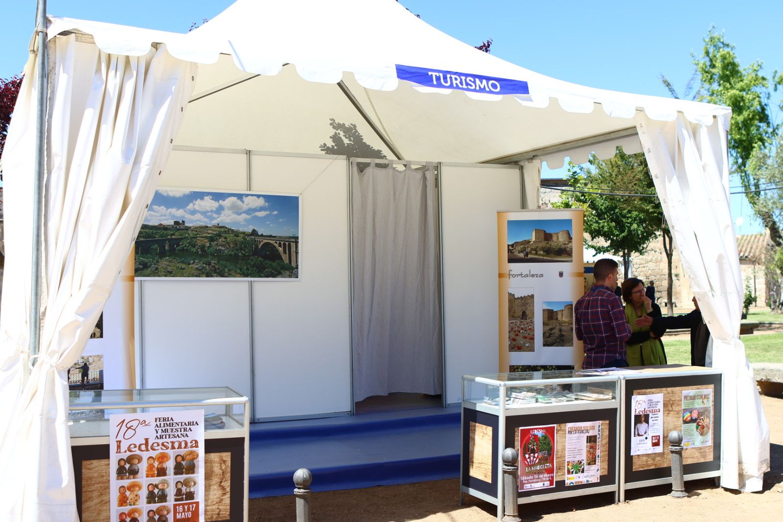 Ledesma ensalza la tradición salmantina con su Feria Alimentaria y Muestra Artesana