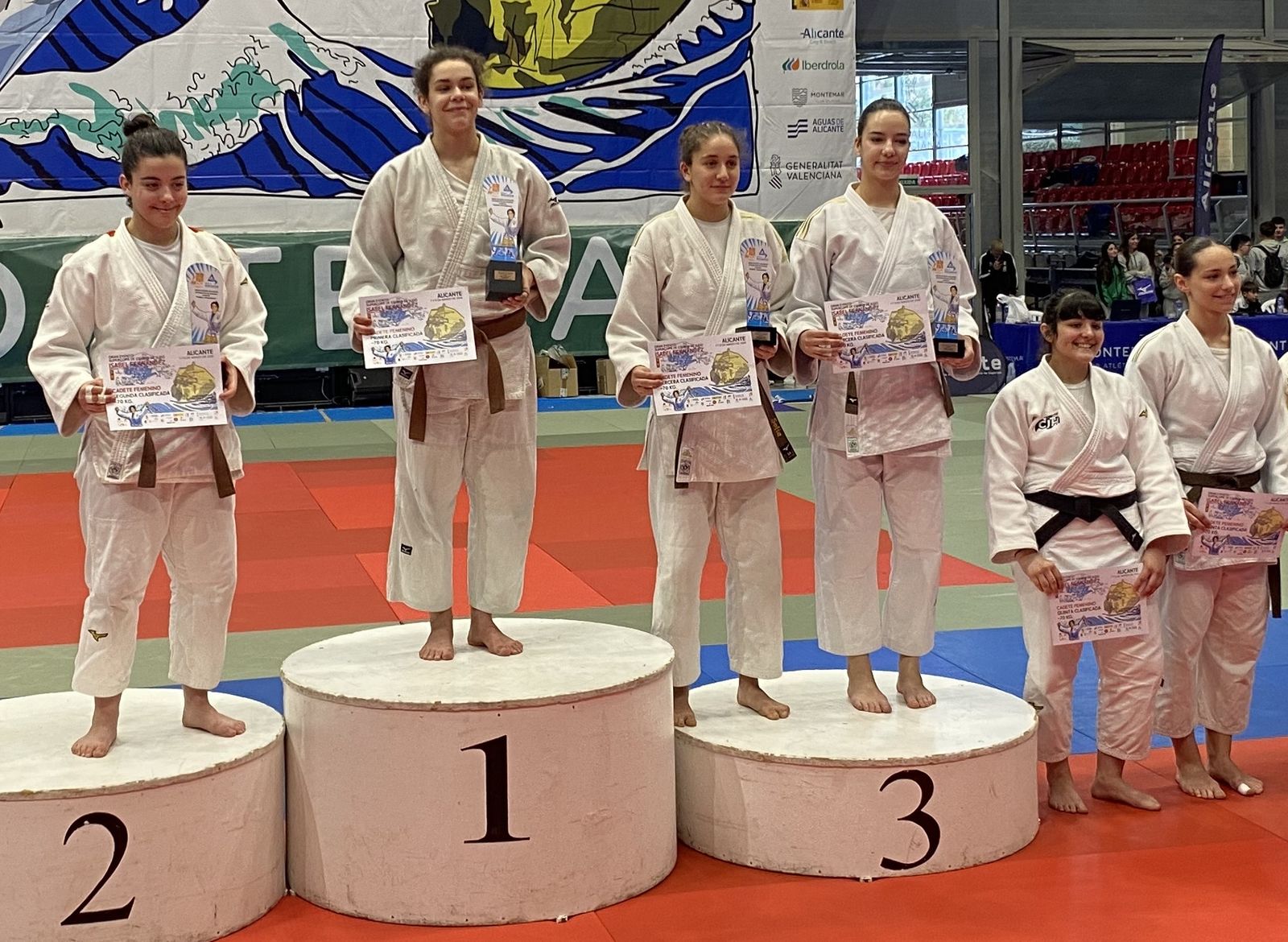 Daniela Cidoncha en el podio de la Supercopa de España de Alicante