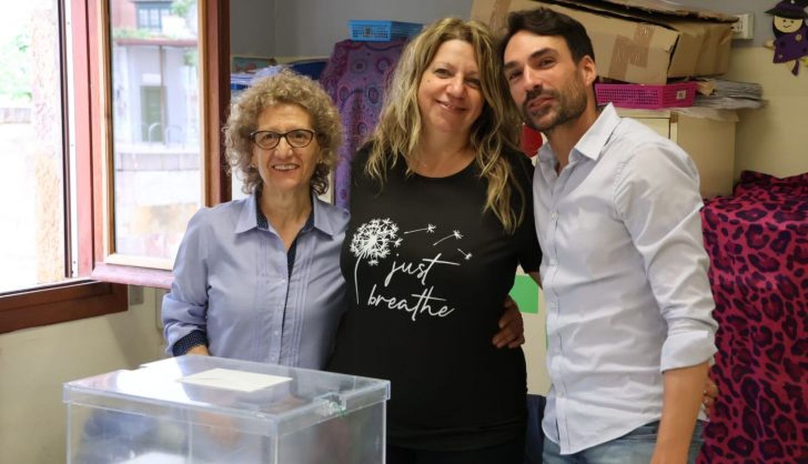 Mesa electoral en el Gonzalo de Berceo.