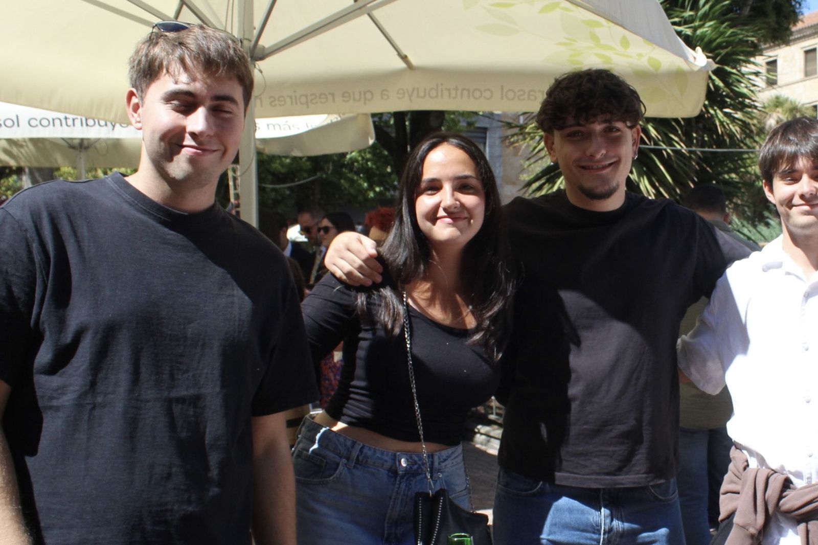 Ambiente en la Feria de Día en el mediodía de este
