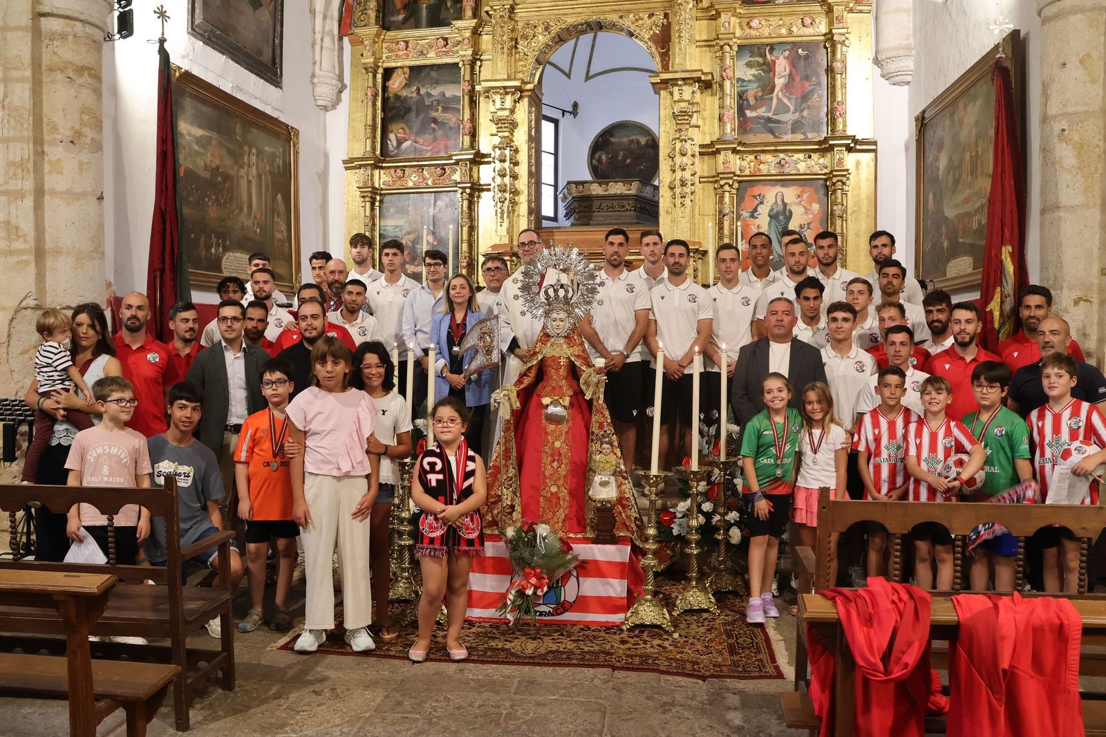 Ofrenda floral del Zamora CF a la Virgen de la Concha 2025 (29).JPG