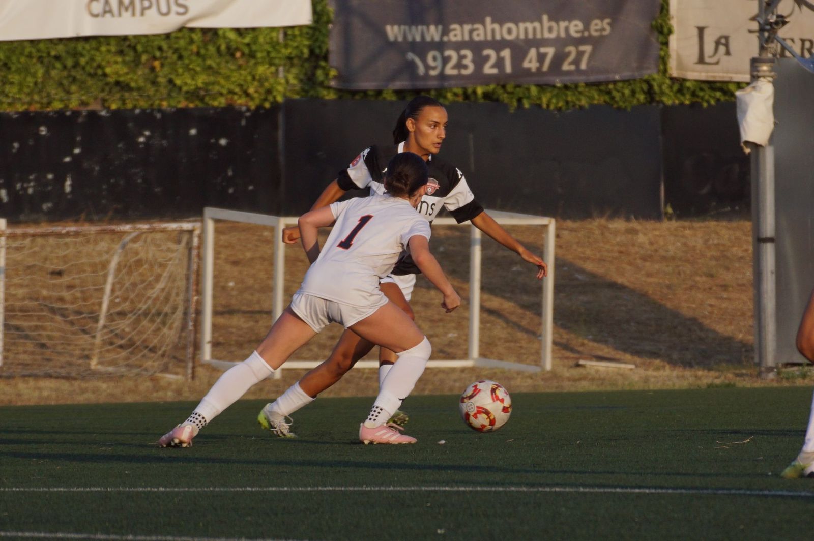 partido-amistoso-salamanca-futbol-femenino-y-milton-academy-foto-juanes-3
