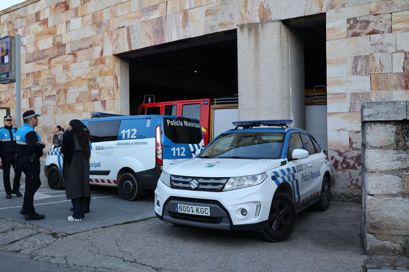Rescate del ciervo en el Parking de San Martín (3).JPG