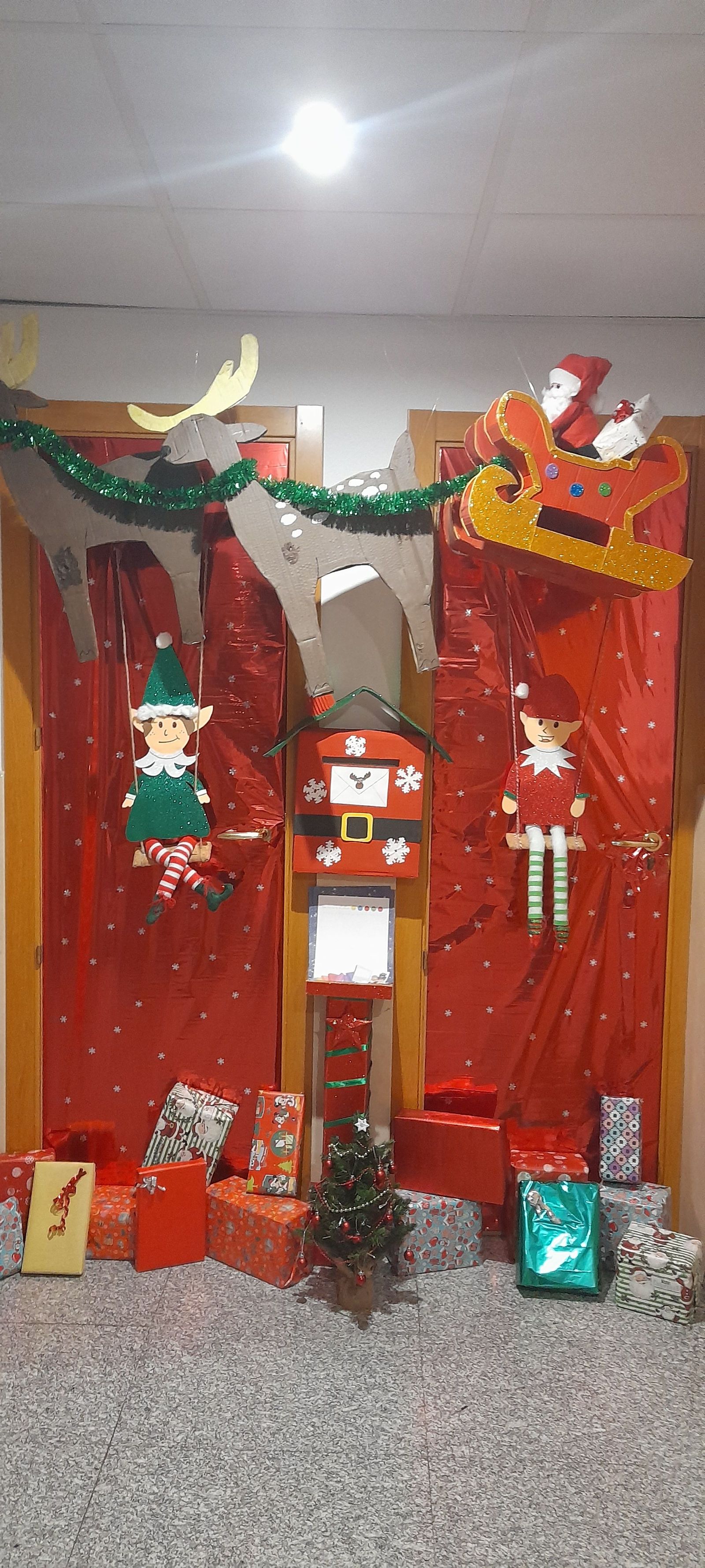 m-l-s-y-p-t-l-decoracion-navidena-en-una-vivienda-de-la-calle-william-bradford-en-salamanca-1