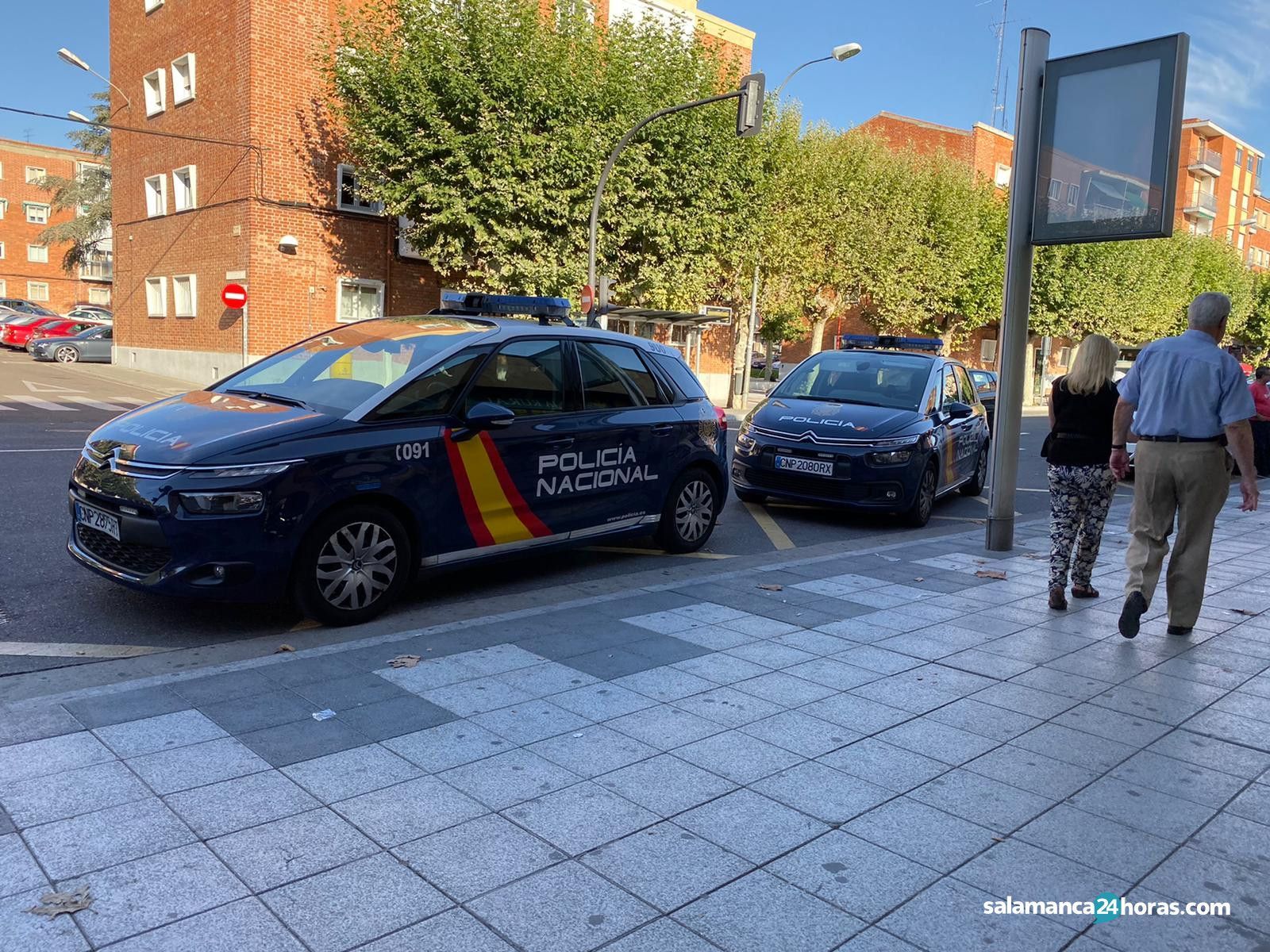 Vehículos de la Policía Nacional junto a la estación de autobuses en una imagen de archivo