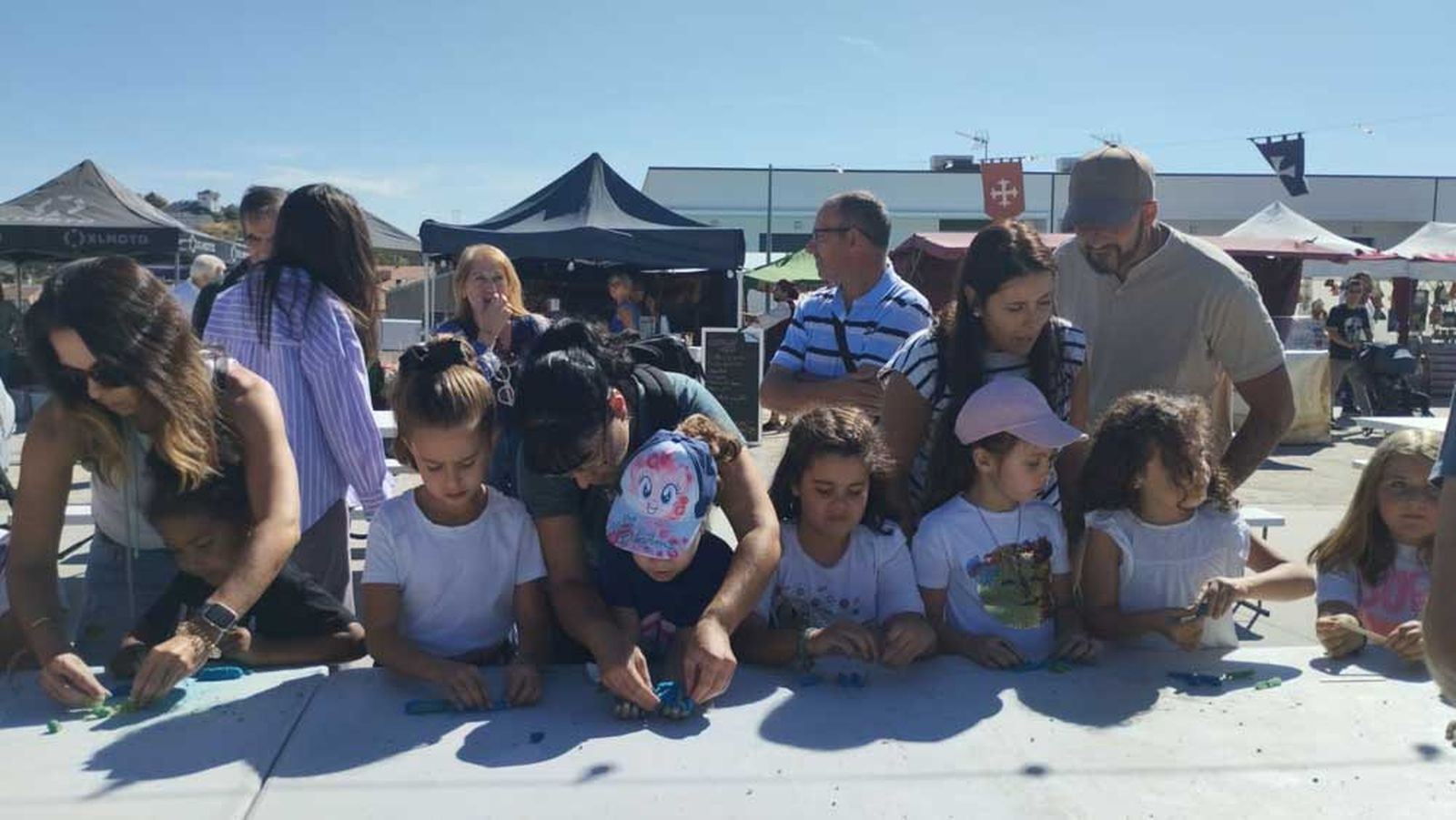 El mercado abre sus puertas en Aldeatejada por las Vísperas Nupciales