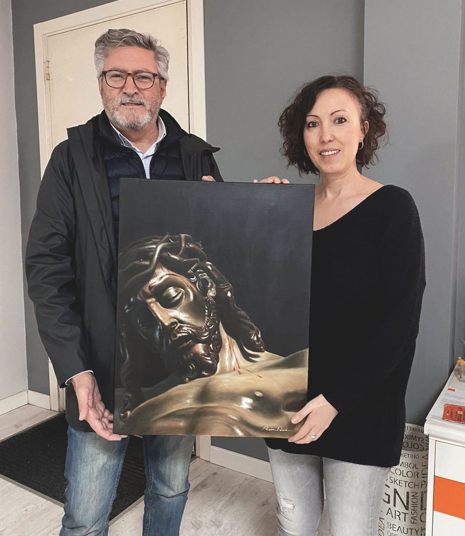 Rosa Fernández hace entrega de la obra original