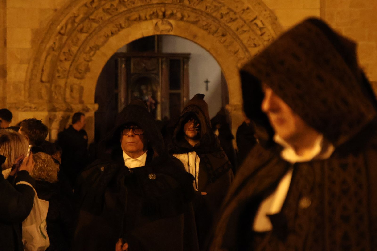 GALERÍA | Revive en imágenes la procesión de las Capas Pardas