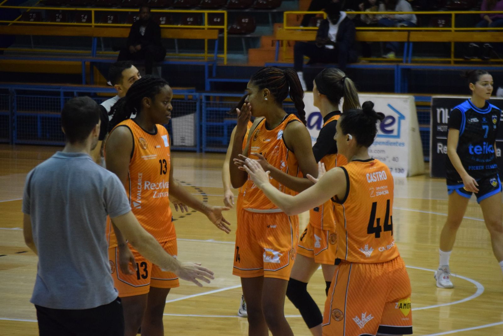 cd-zamarat-picken-claret-59