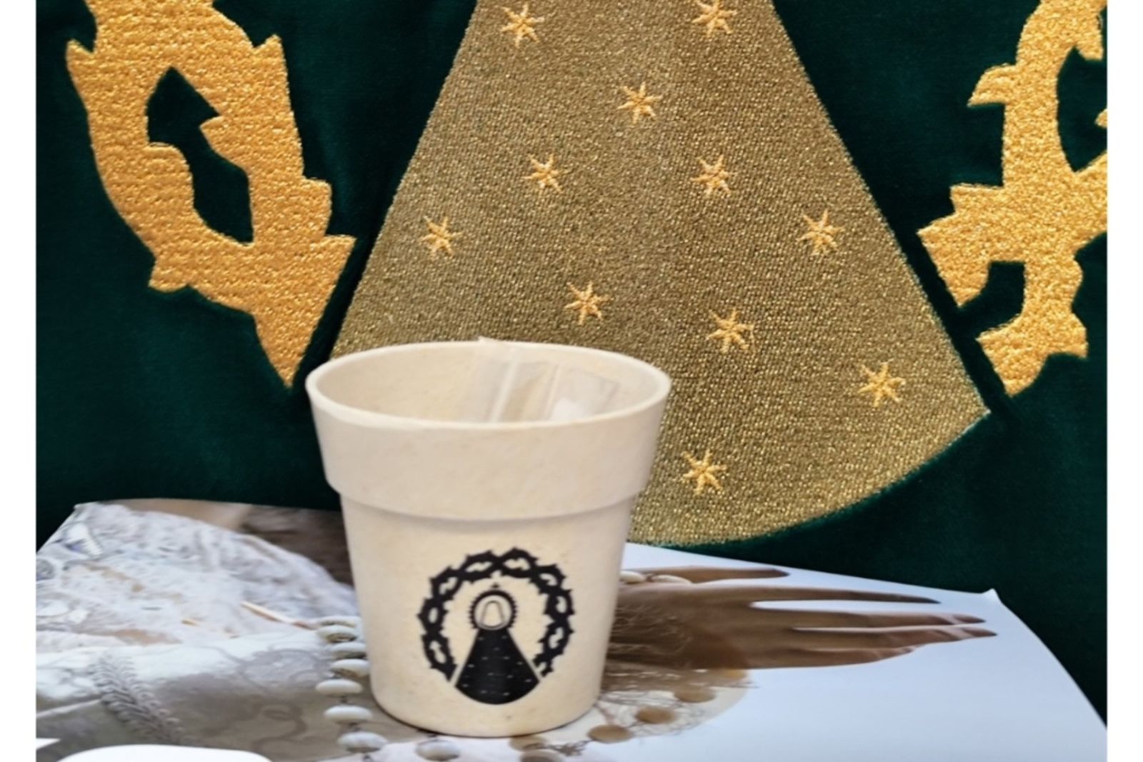 Macetero solidario impulsado por ASPACE Zamora y la Cofradía Virgen de la Esperanza