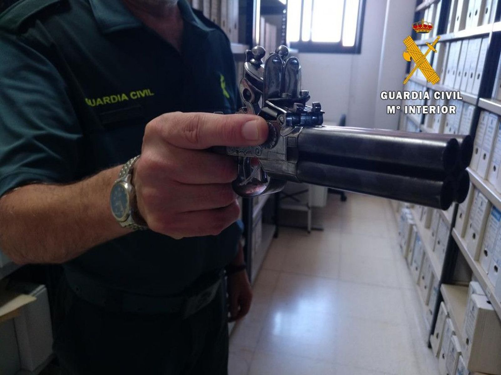 La Guardia Civil solo informará por correo electrónico o SMS sobre la caducidad de las licencias de armas u otras gestiones similares La Guardia Civil solo informará por correo electrónico o SMS sobre la caducidad de las licencias de armas u otras gestiones similares