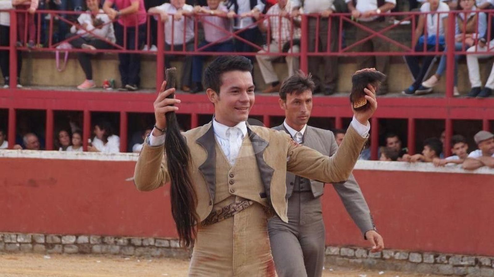 Dos orejas y rabo para Manolo Vanegas en San Miguel de Valero