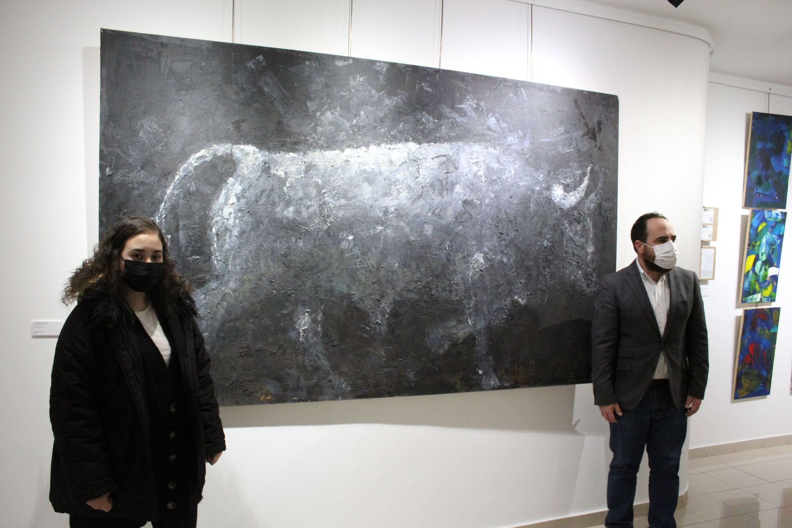 Daniel Llanos junto a la autora