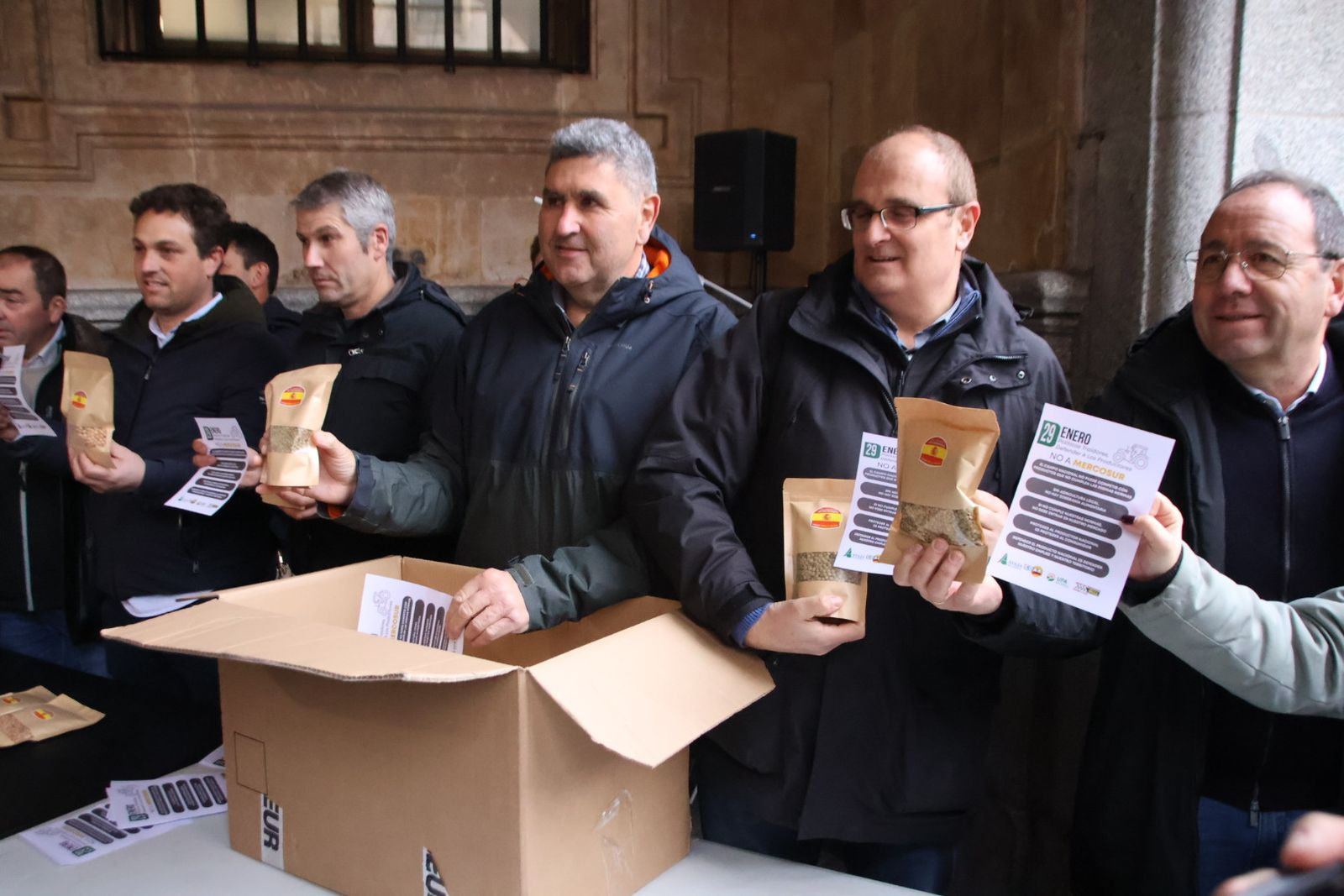 El sector de las legumbres y el cereal se manifiesta en Gran Vía contra Mercosur