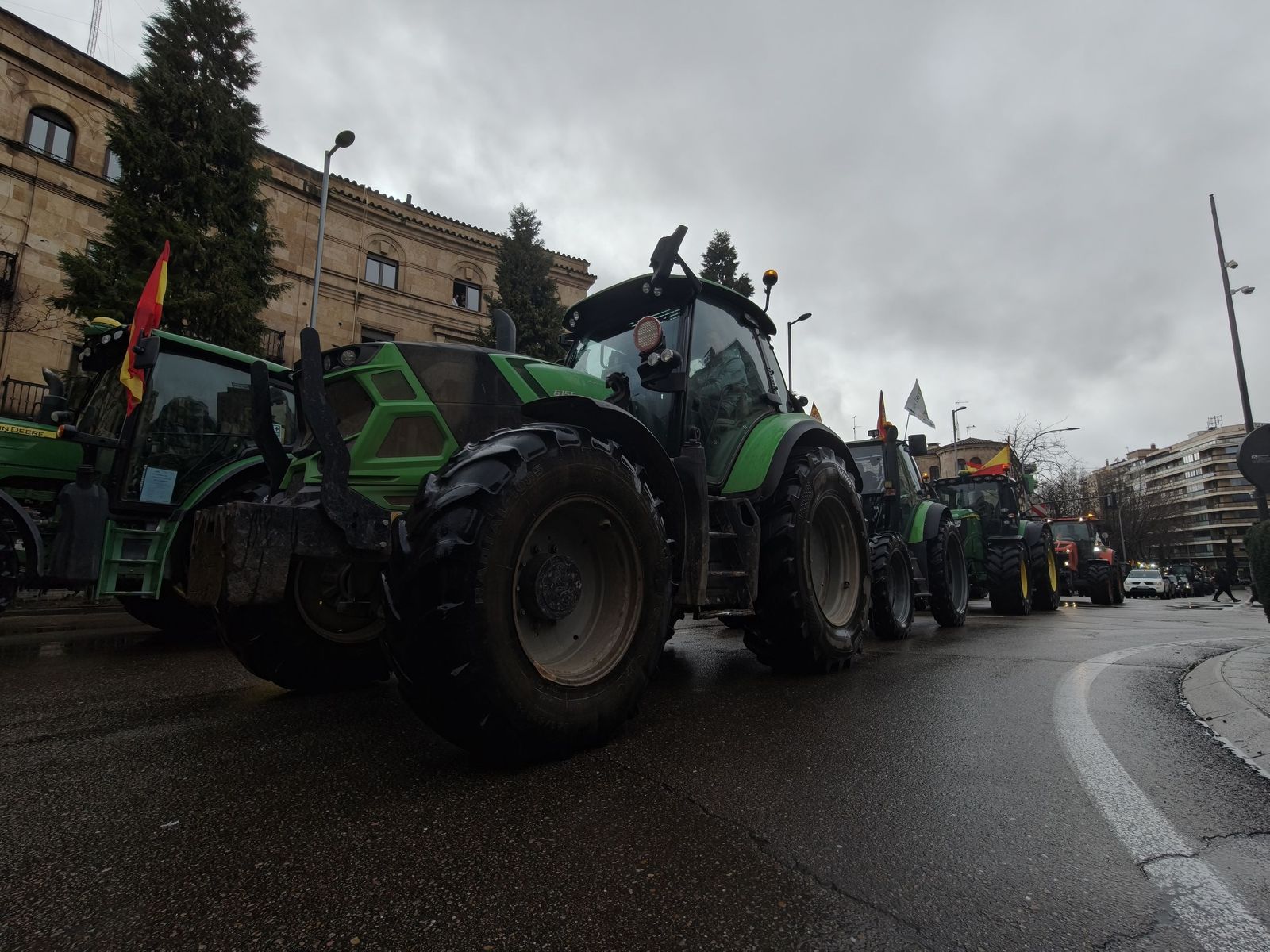 En imágenes la marcha con tractores y vehículos de campo en Salamanca en protesta contra Mercosur