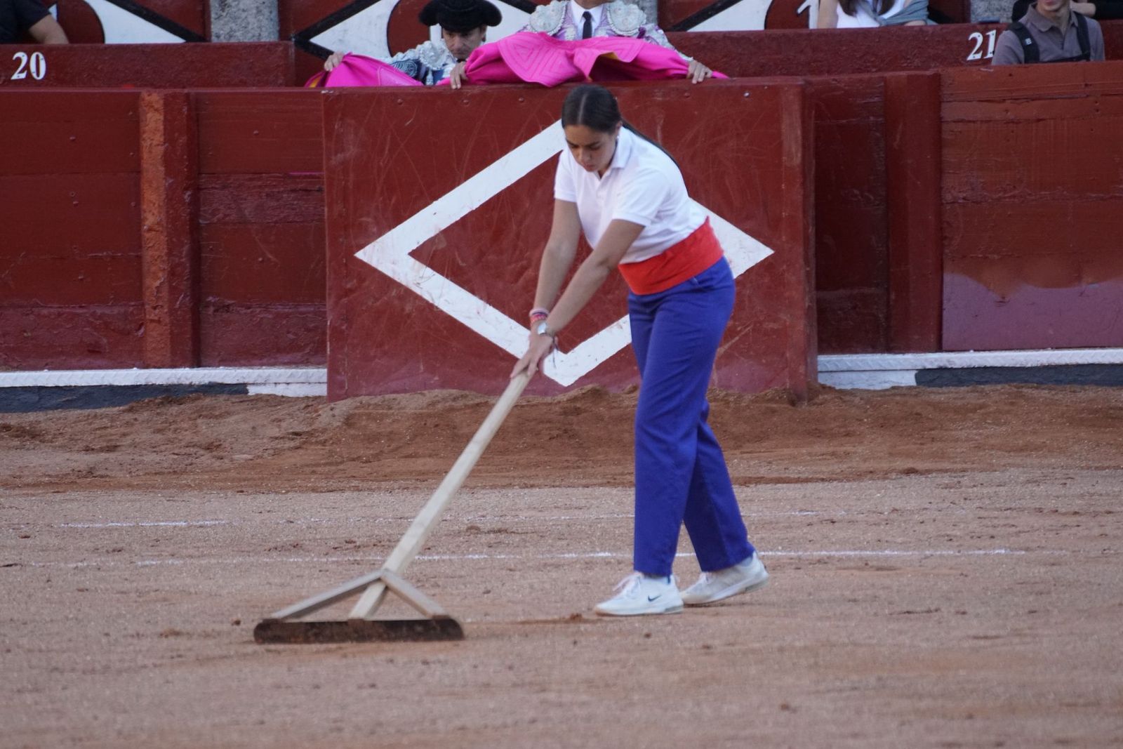 Así se ha vivido la primera corrida de la feria 2025 en La Glorieta: imágenes del ambiente en los tendidos y en el patio de cuadrillas