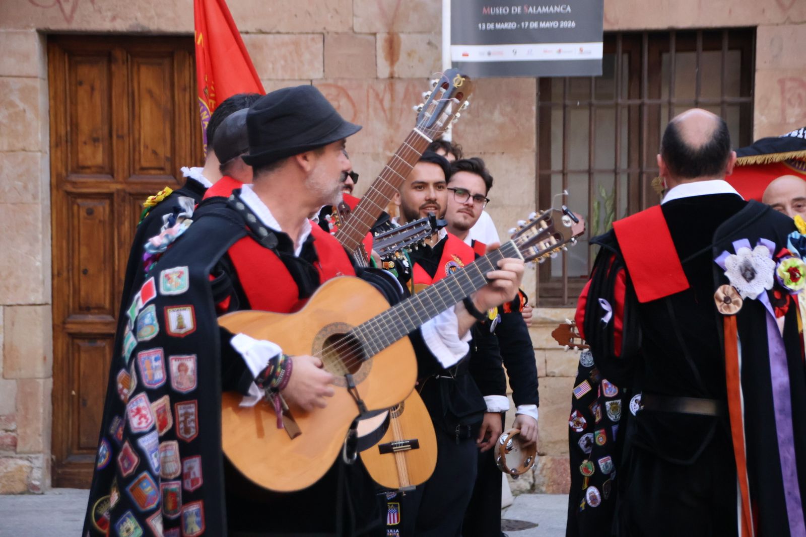 Tunas de toda España cantan al son de la historia por las calles de Salamanca