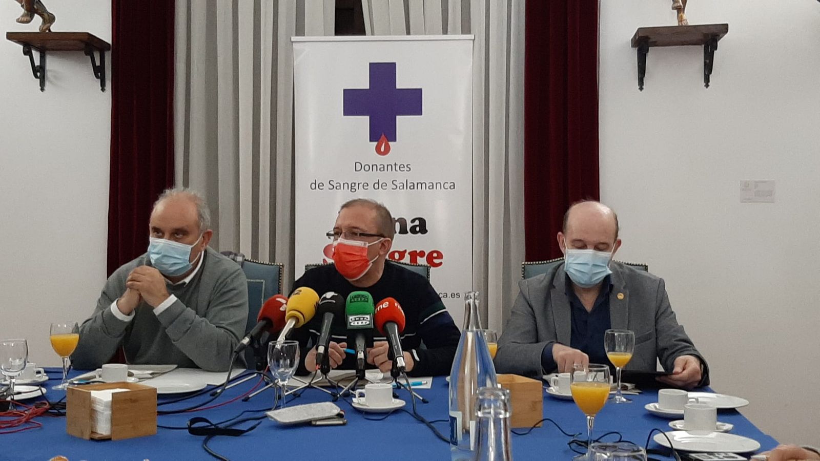 Tesorero, presidente y vicepresidente de la Hermandad de Donantes de Sangre