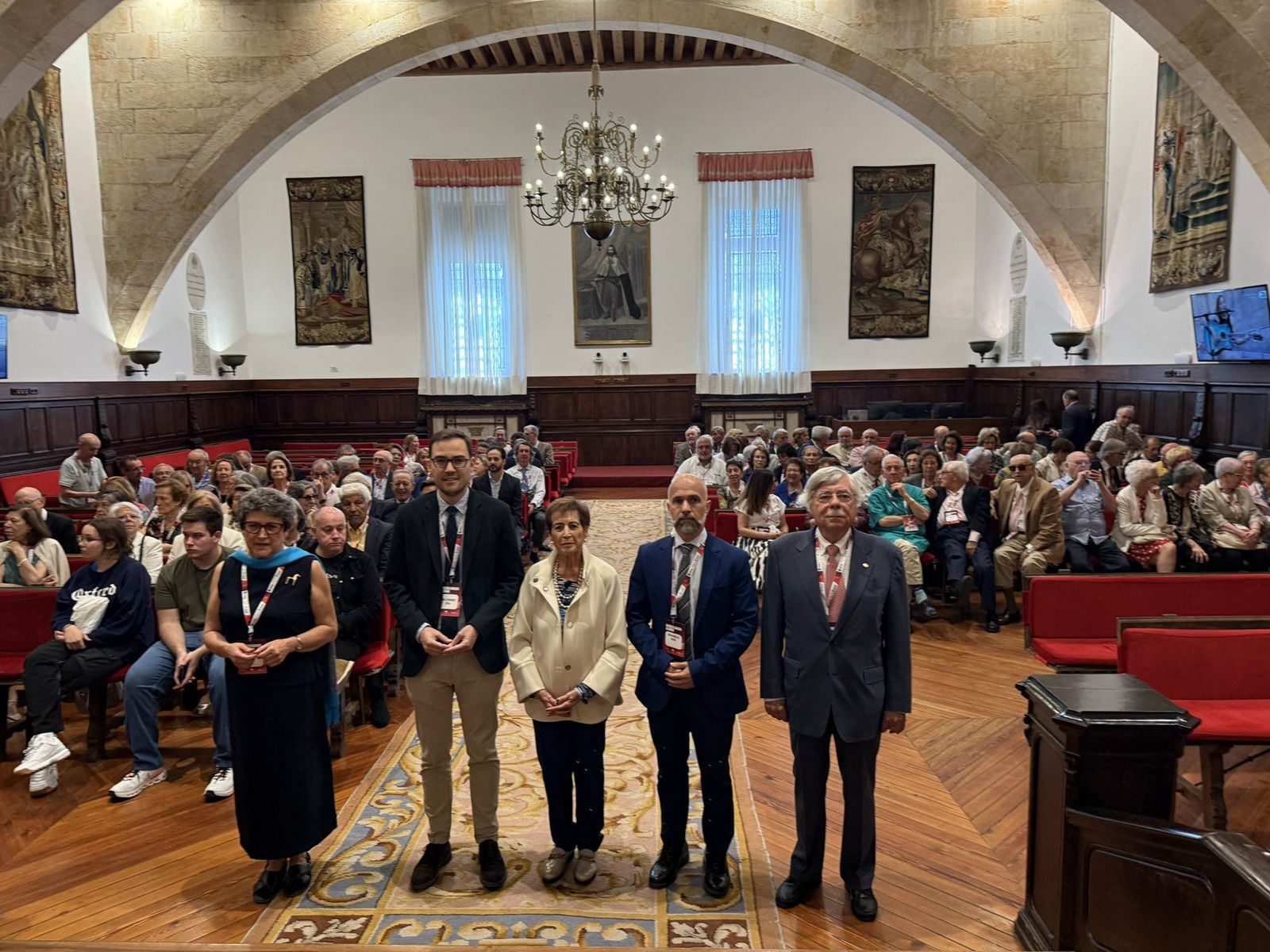 El Paraninfo de la Universidad de Salamanca acoge el reencuentro de antiguos alumnos graduados hace más de cuatro décadas. Ayto de Salamanca El Paraninfo de la Universidad de Salamanca acoge el reencuentro de antiguos alumnos graduados hace más de cuatro décadas. Ayto de Salamanca