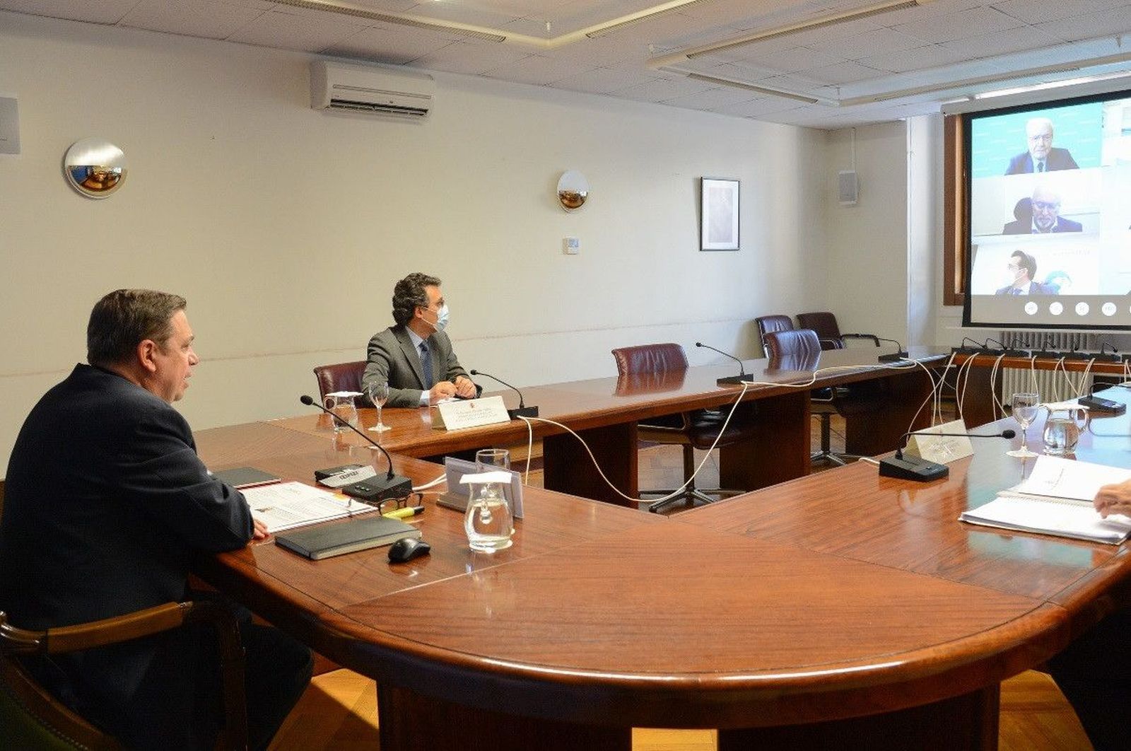 El ministro de Agricultura, Pesca y Alimentación, Luis Planas, participa en la reunión de Asedas