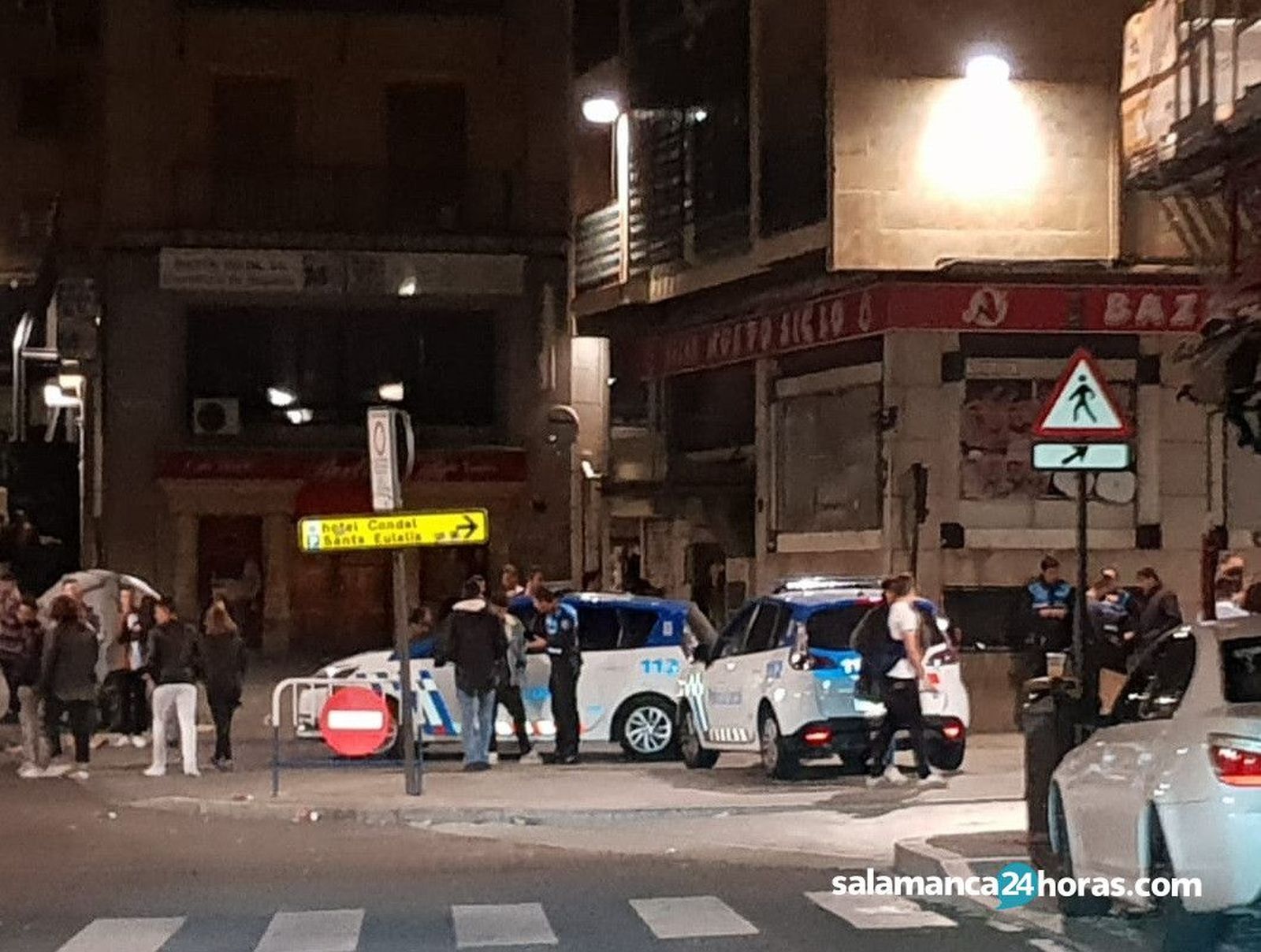 Policía Local en la calle Correhuela en una foto de archivo