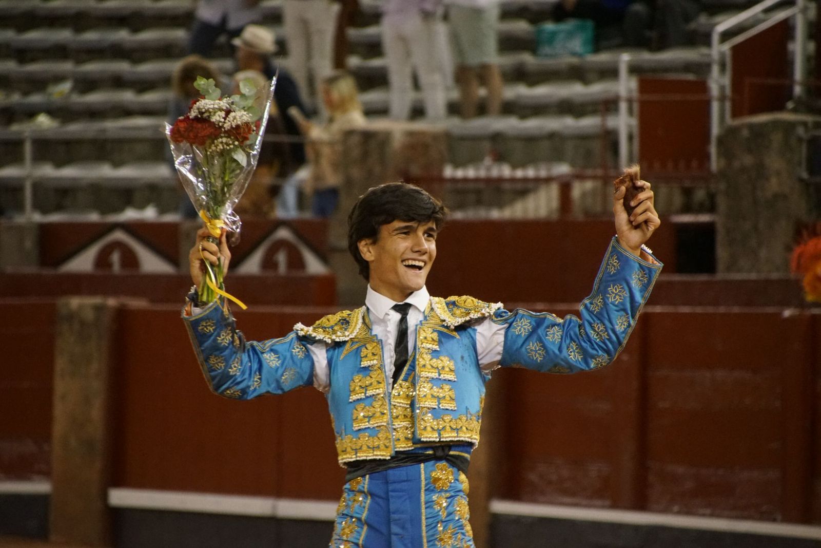 Clase práctica con alumnos de la Escuela de Tauromaquia de Salamanca (Diego Mateos, Noel García y Álvaro Rojo con erales de Esteban Isidro)