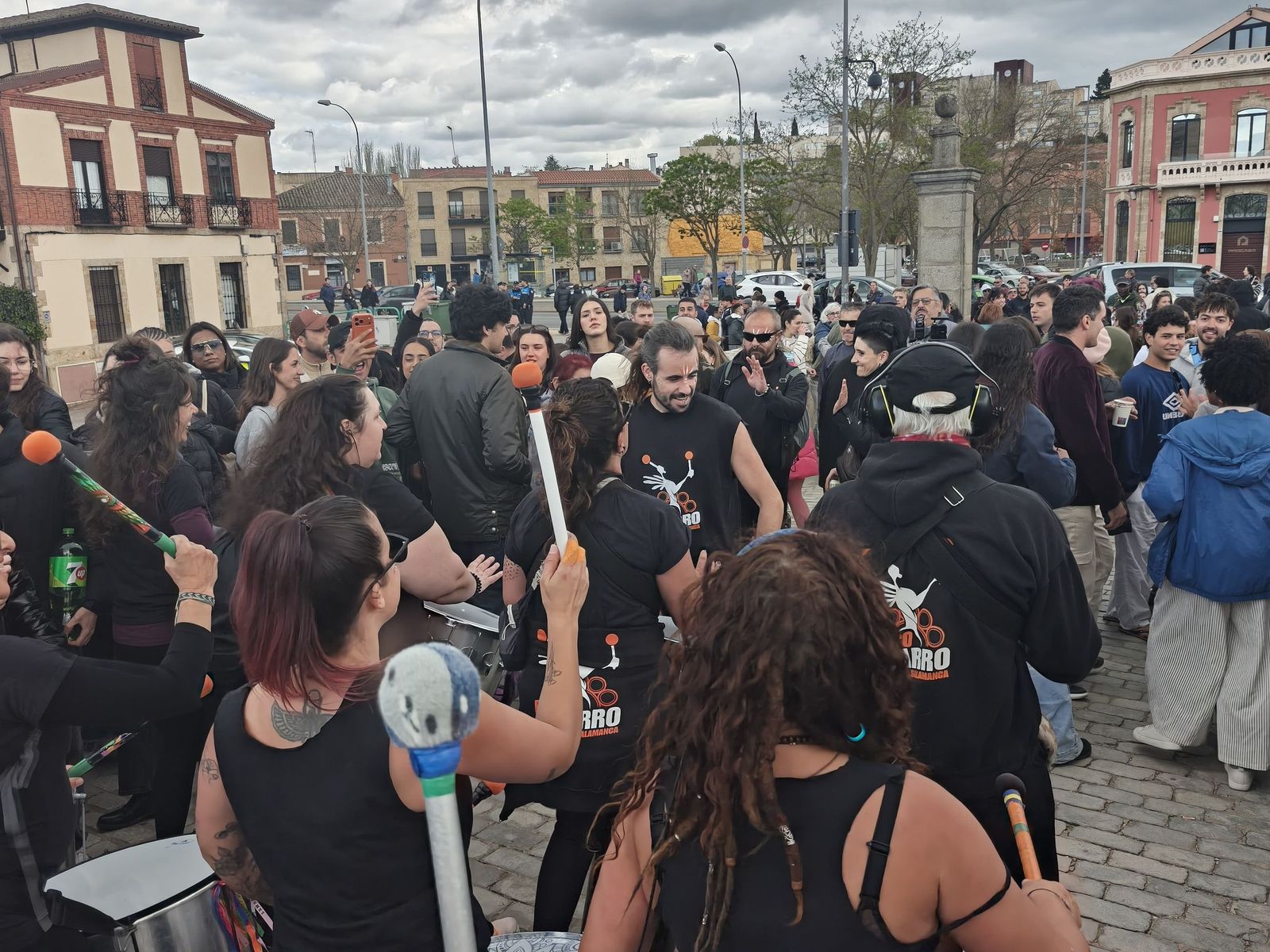 Un multitudinario Lunes de Aguas en Salamanca llena la ribera del Tormes