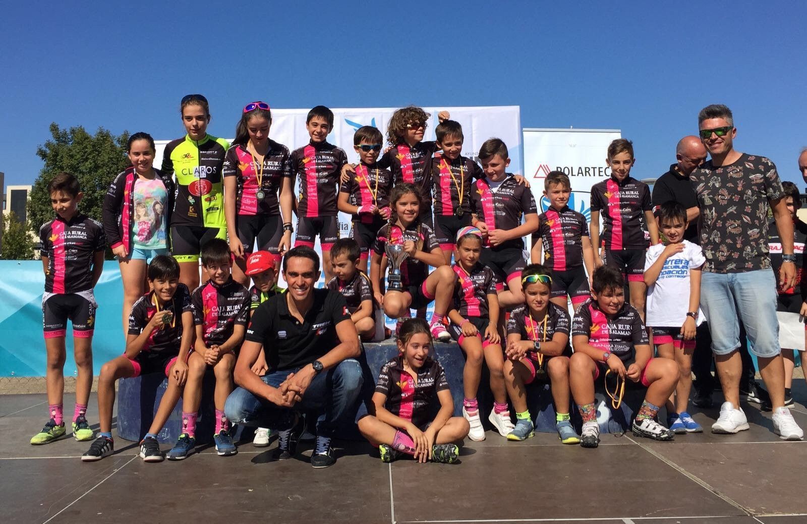 Promesal fue la escuela más numerosa en la despedida de Alberto Contador