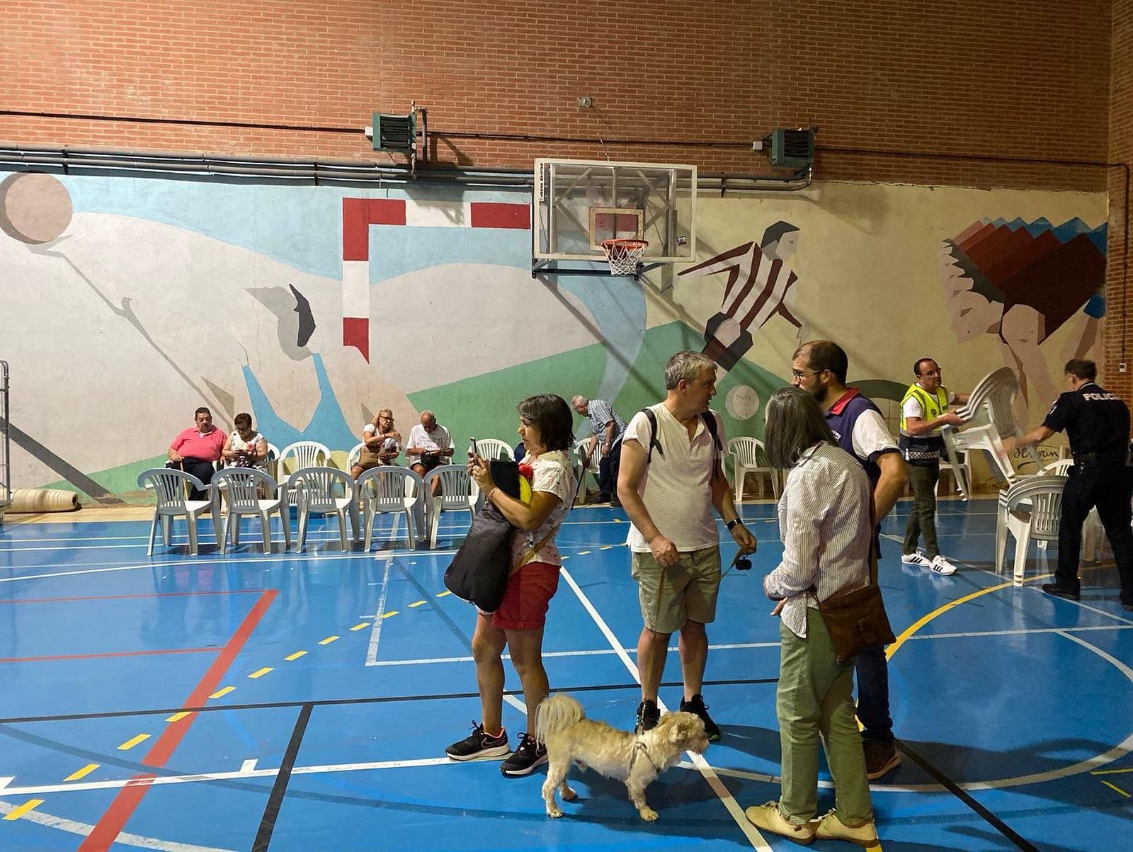 Realojo en la Ciudad Deportiva de los vecinos de Tábara por el incendio Foto MaríaLorenzo (12)