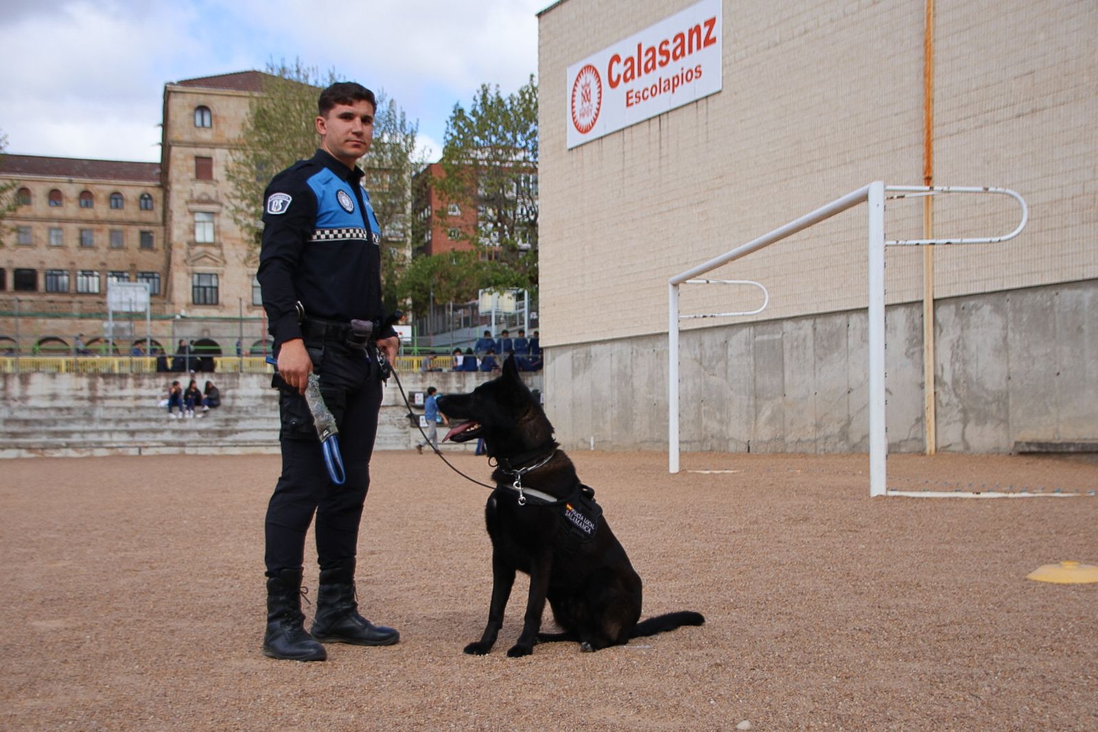 Reportaje perros Policía Local "semillas de conciencia"
