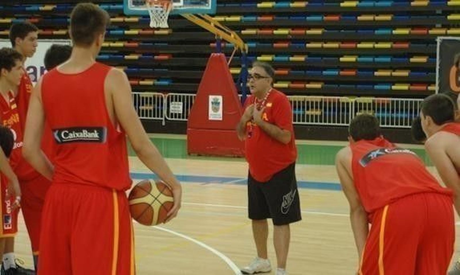 José Ignacio Hernández lleva a la U16 a la lucha por las medallas