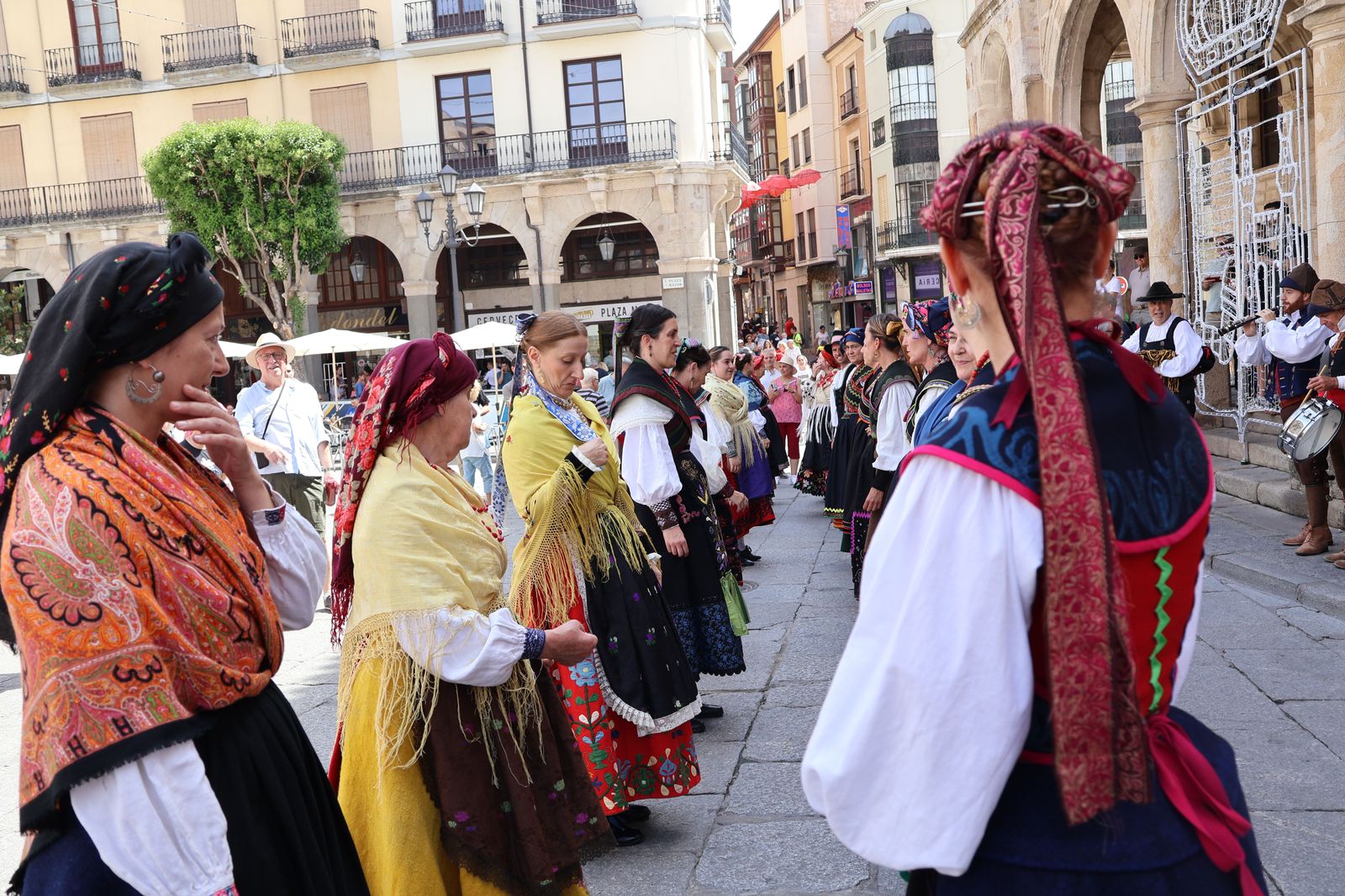 grupo-bajo-duero-en-la-xxxii-muestra-de-folklore-12