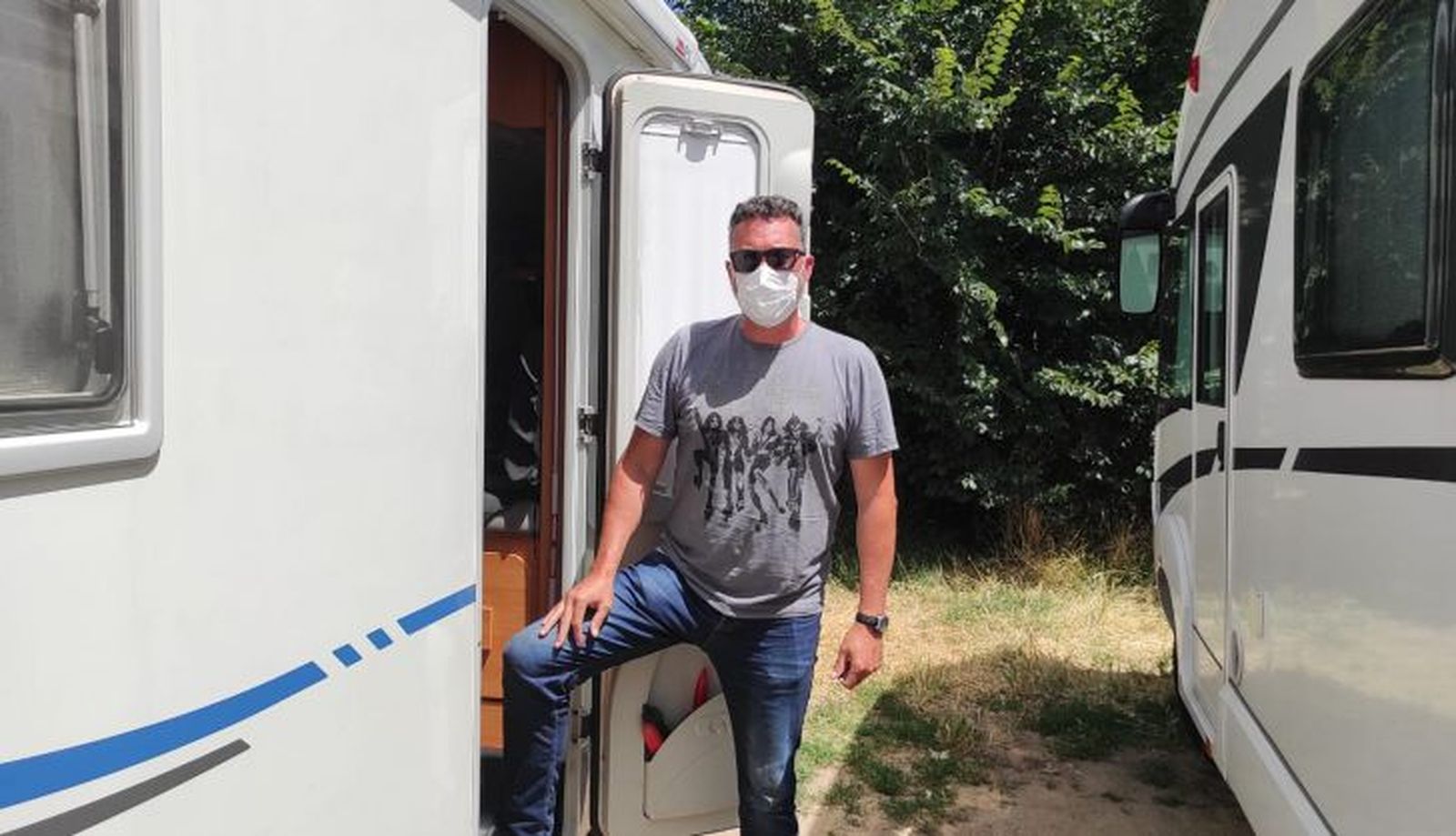 Agustín, vitoriano propietario de una autocaravana estacionado en el aparcamiento de Salas Bajas. Foto: SALAMANCA24HORAS