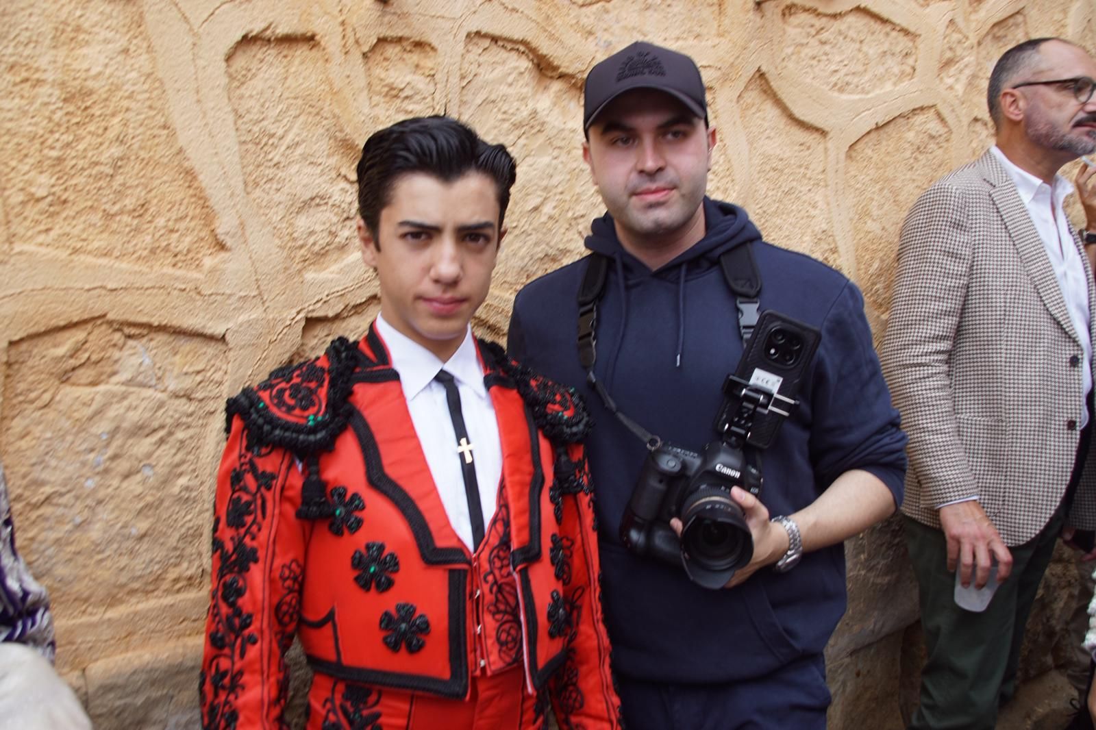 Gran ambiente en La Glorieta para la tarde de toros de Morante de la Puebla, Ismael Martín y Marco Pérez