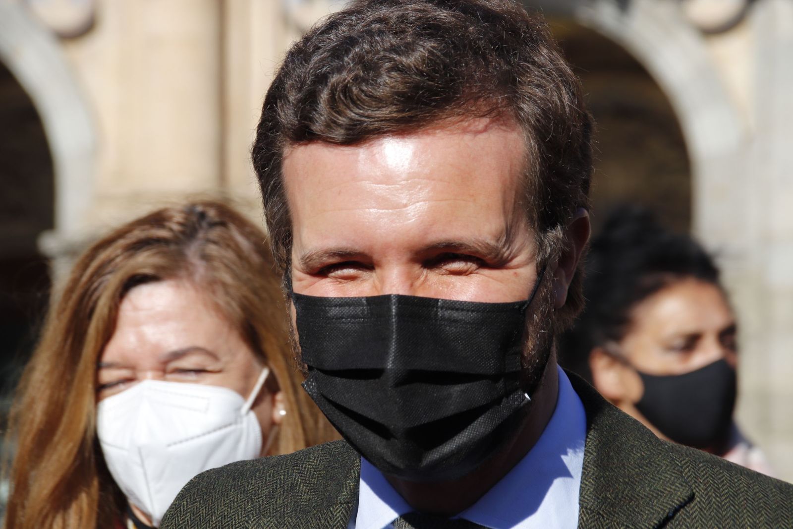 Pablo Casado paseando por las calles de Salamanca | Fotos: Andrea M