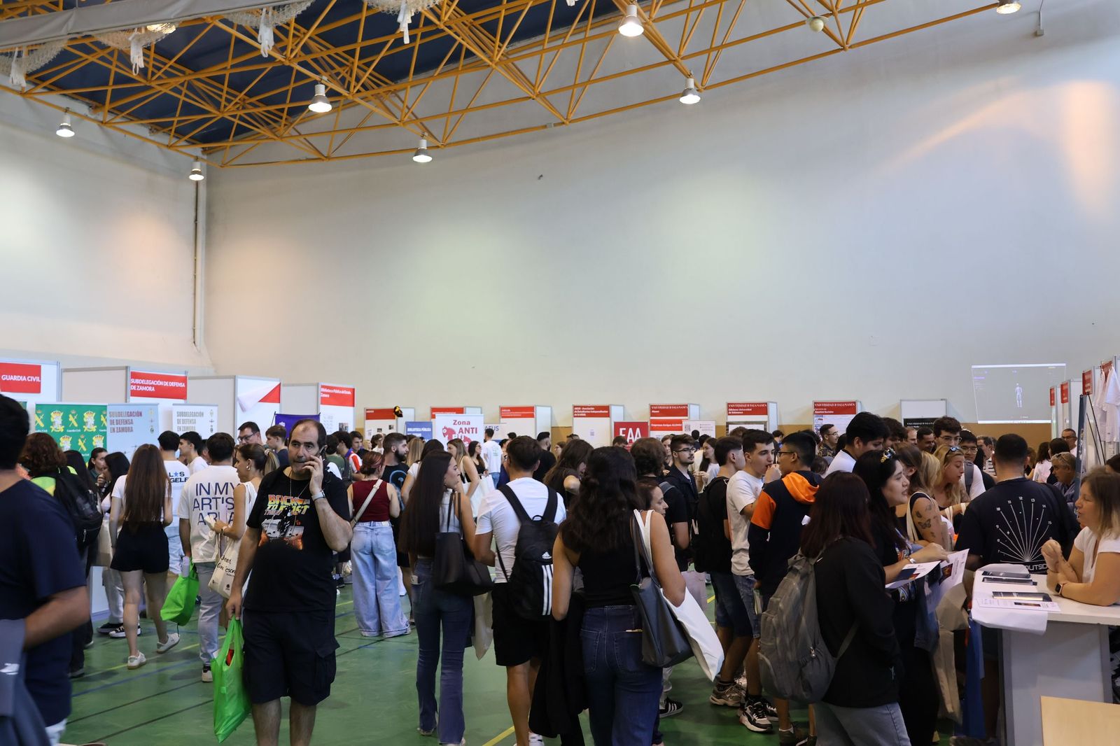 Feria de Bienvenida de la USAL en el Campus de Viriato