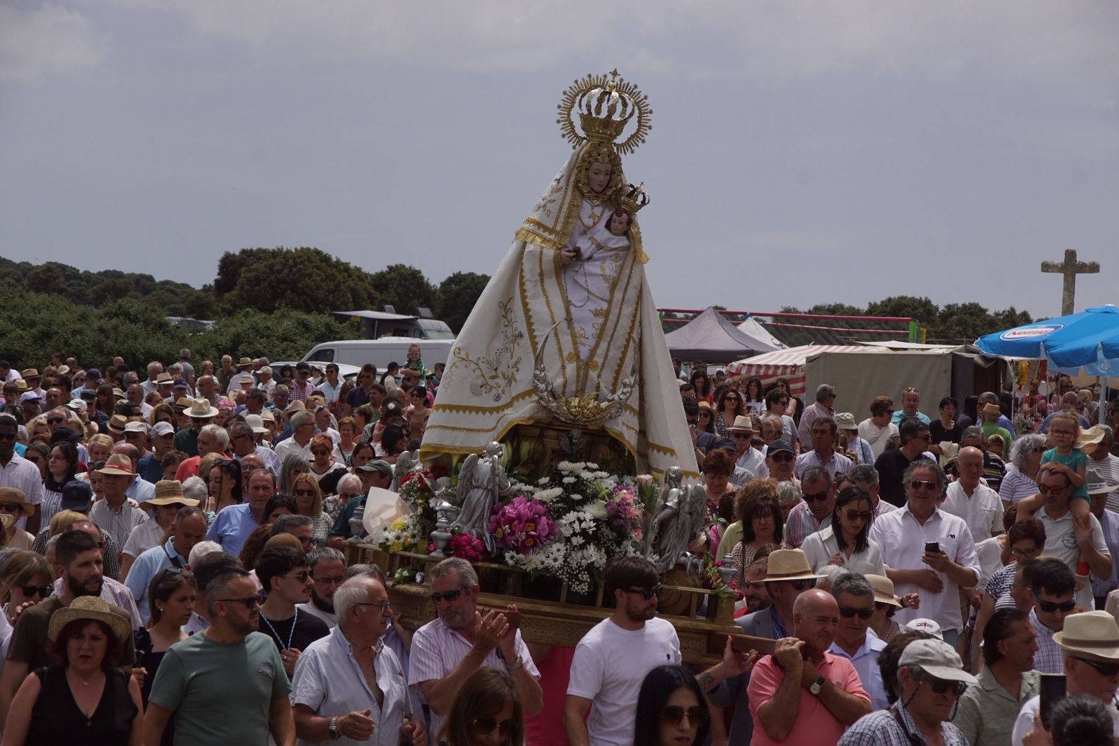Valdejimena sale a los campos en su romería para honrar a su patrona
