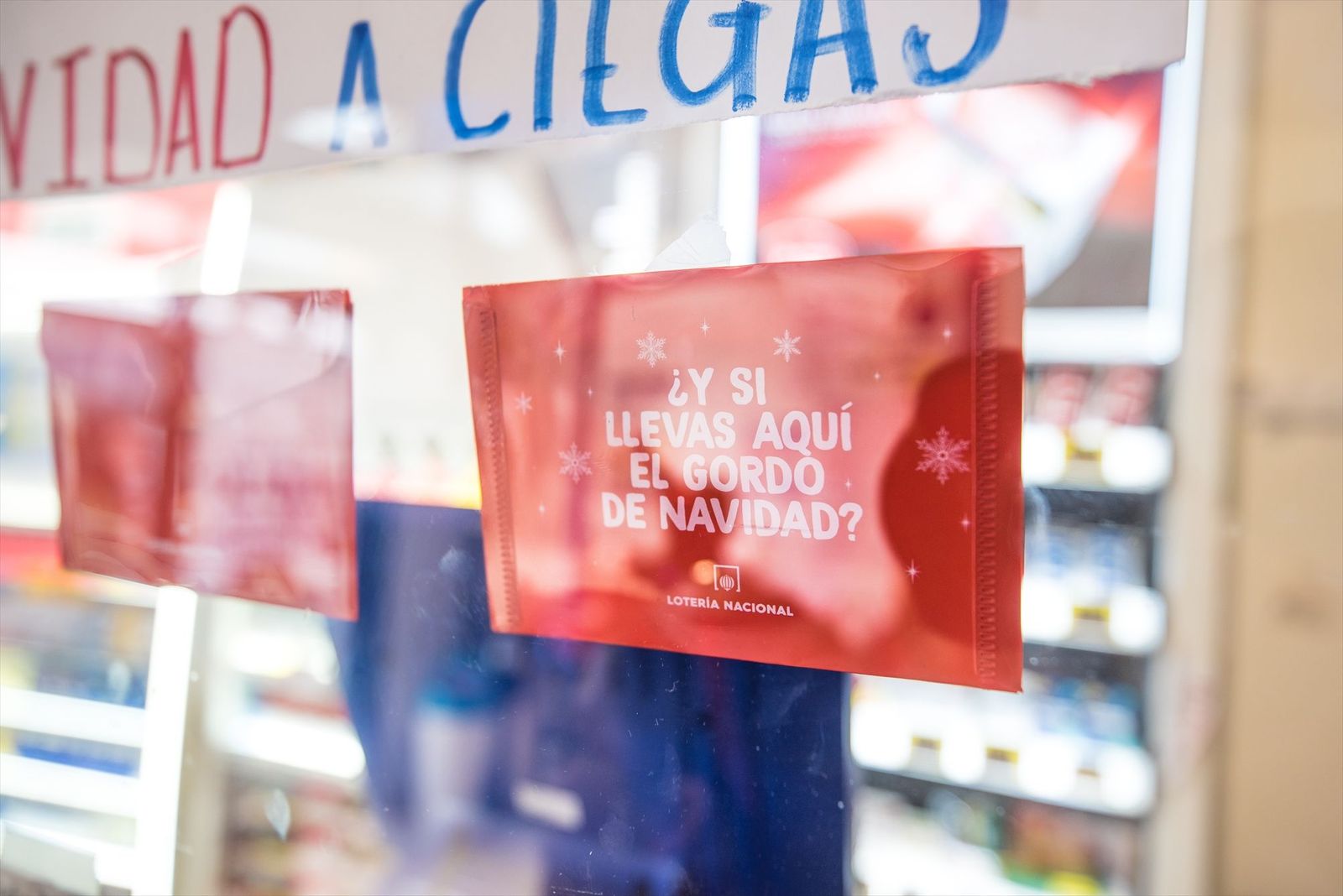 Un cartel en el que se lee '¿Y si llevas aquí el Gordo de Navidad?' Un cartel en el que se lee '¿Y si llevas aquí el Gordo de Navidad?'