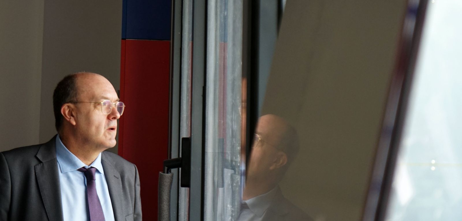 el-director-general-de-centros-e-infraestructuras-jose-migel-saez-visita-la-ultima-fase-al-ceip-maria-moliner-de-castellanos-de-moriscos-42