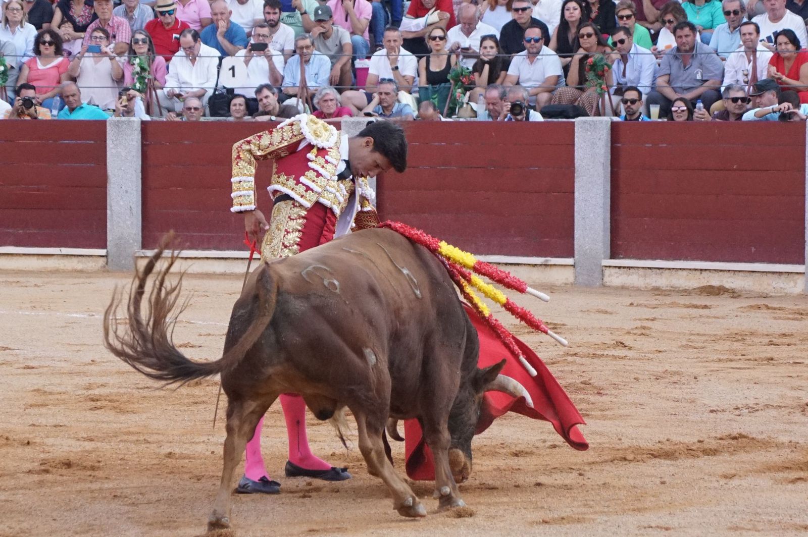 : Emilio de Justo y Diosleguarde cierran en hombros una feria de Guijuelo marcada por las despedidas de El Capea y Javier Castaño