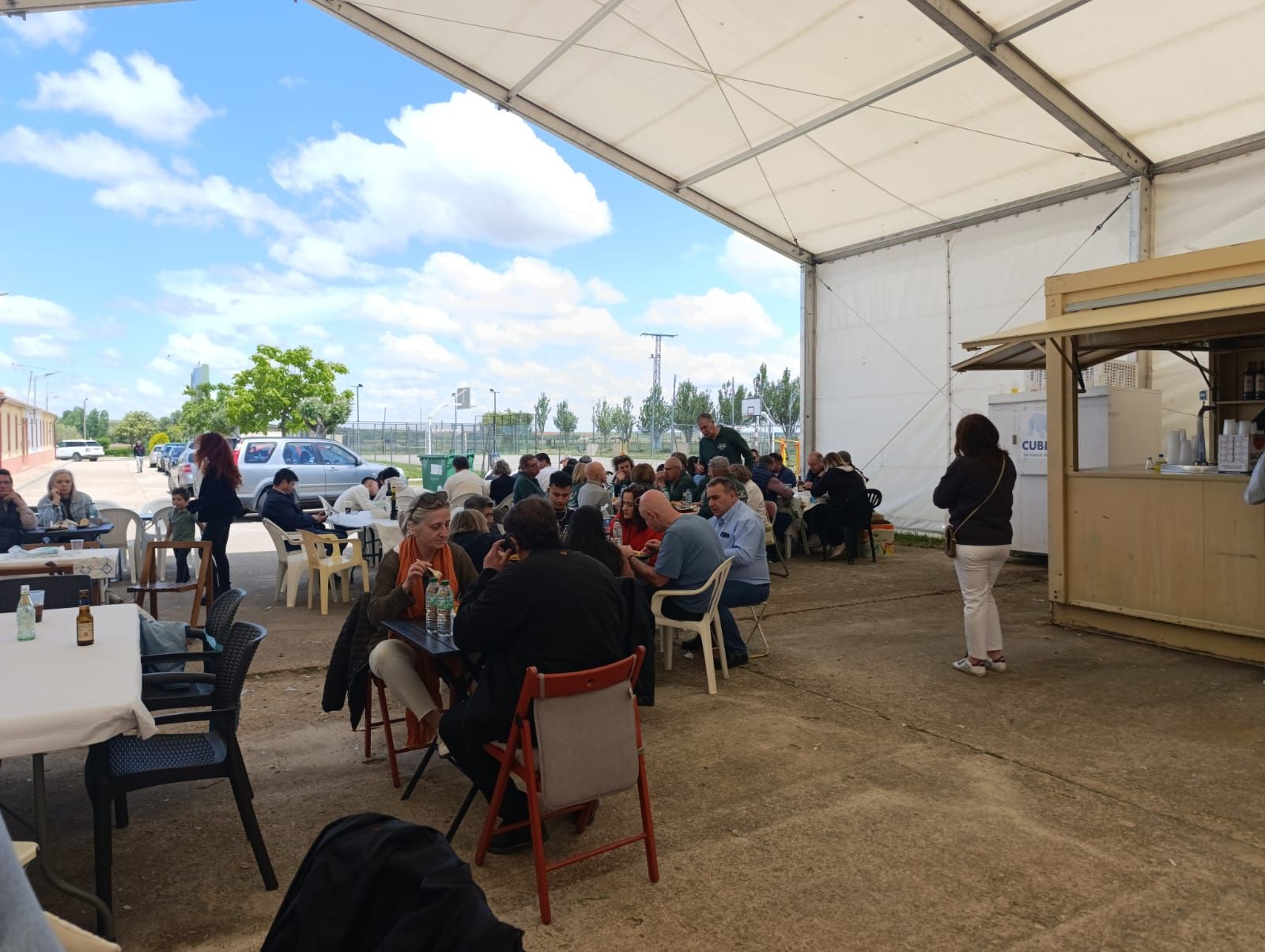 Cabrillas pone el broche a sus fiestas con una gran comida popular