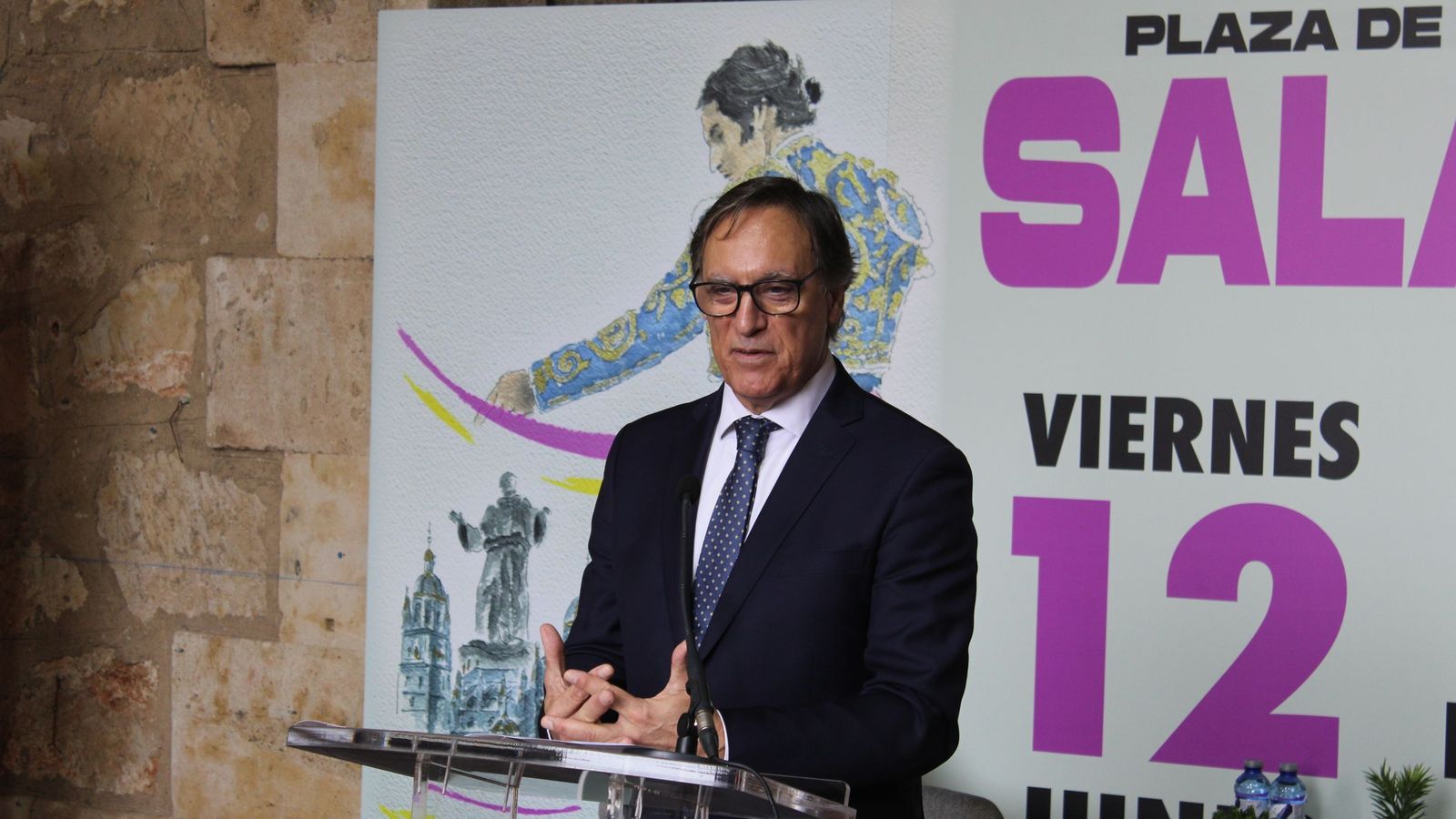 El alcalde Carlos García Carbayo en la presentación de la segunda corrida extraordinaria por San Juan de Sahagún