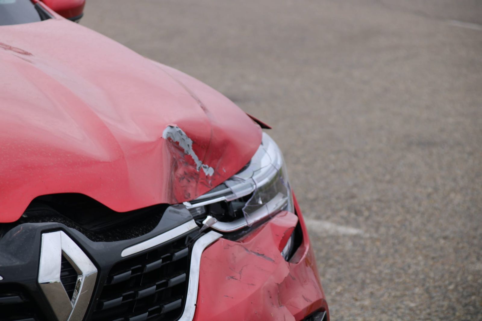 Accidente entre un motorista y un turismo en la avenida de los Agustinos Recoletos