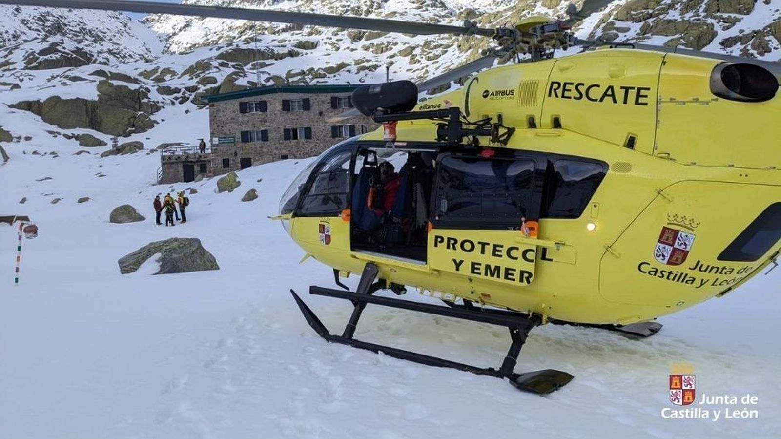 Rescatan a montañero herido en la Laguna Grande de Gredos. Foto: Junta de Castilla y León Rescatan a montañero herido en la Laguna Grande de Gredos. Foto: Junta de Castilla y León