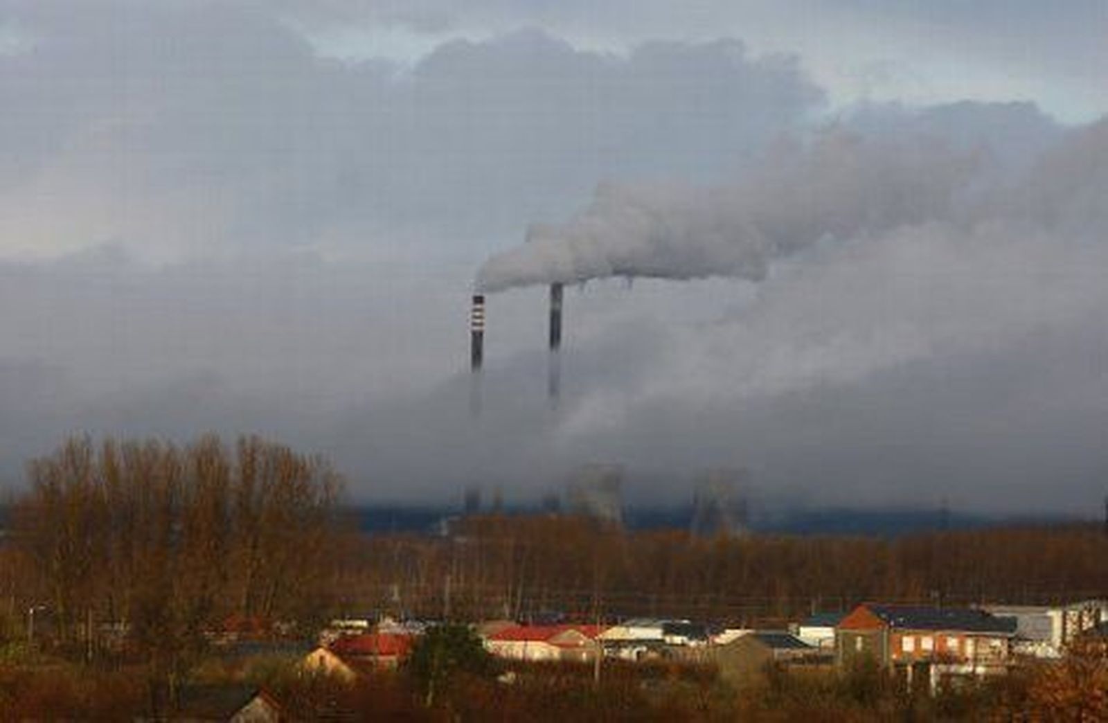 Inversiones garantizados en las térmicas de Asturias mientras las leonesas cierran o tiemblan por su futuro