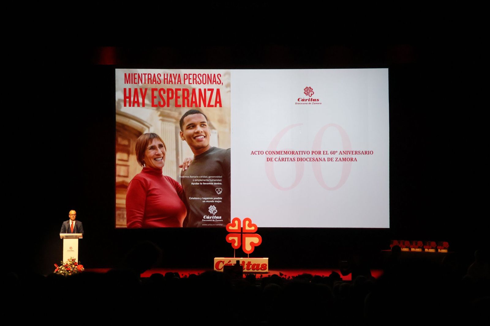 GALERÍA | El Ramos Carrión acoge la gala de aniversario de Cáritas Zamora