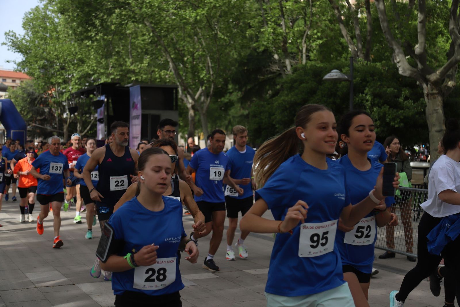 Carrera y marcha por el Día de Castilla y León en Zamora